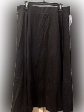 Women’s Black Midi Skirt – Sleek A-Line Fit & Flate with pockets.